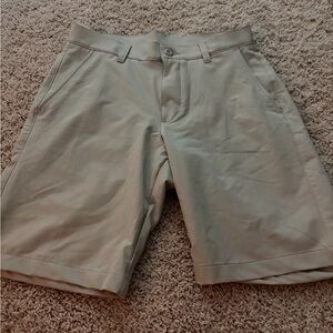 Men’s under armor shorts in excellent condition